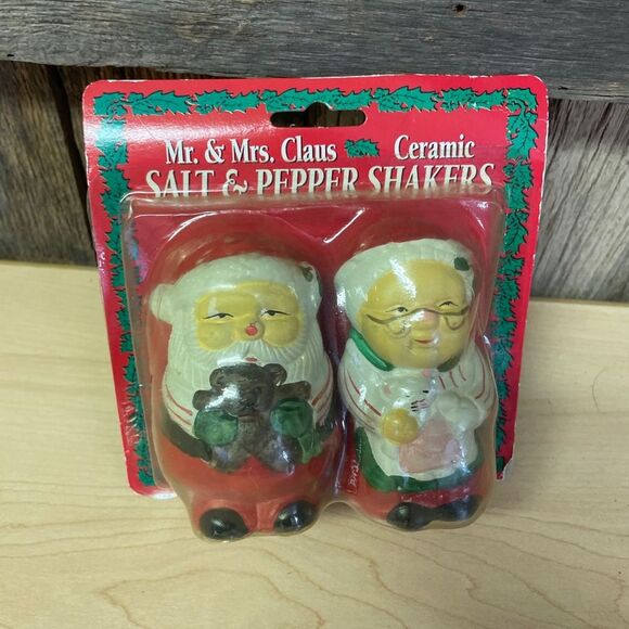 Vintage Mr And Mrs Santa Clause Ceramic Salt & Pepper Shakers RARE Christmas NIP - Picture 1 of 3